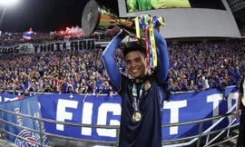 Hậu vệ Theerathon Bunmathan