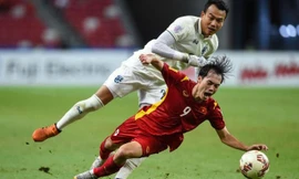 CĐV bất bình tình huống trọng tài bỏ qua thẻ đỏ với thủ môn Thái Lan