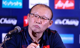 HLV Park Hang Seo: 'Tôi không ngốc đến mức biết Thái có 3 trung vệ cao to vẫn đá bóng dài'