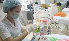 Đắp mặt nạ hàng ngày da dễ mẩn đỏ, ngứa rát