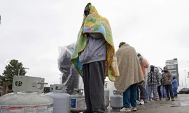 Du học sinh Việt tại Texas (Mỹ): Đun tuyết làm nước sinh hoạt, đốt củi để sưởi ấm