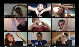 Bạn đã biết hết những cách tạo dáng đang "khuấy đảo lớp học ảo" này chưa?