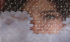 Góc đánh đố thị giác: Họa sĩ tự “sáng chế” miếng xốp bong bóng bảo vệ tranh y như thật