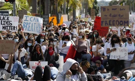 Du học sinh Việt tại Mỹ: “Ngoài khung cửa là khói mù, là súng đạn“