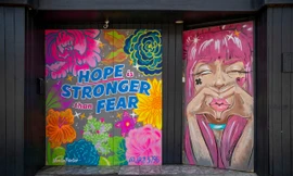 Với nghệ thuật Graffiti, những tòa nhà ảm đảm giữa dịch COVID-19 đã “sống dậy“