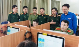 Nhiều phần thưởng hấp dẫn tại Cuộc thi Olympic tiếng Anh dành cho cán bộ trẻ năm 2025