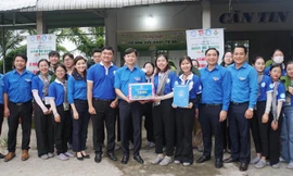 Chiến sĩ áo xanh để lại ấn tượng đẹp với người dân