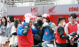 Hàng trăm sinh viên trải nghiệm kỹ năng an toàn giao thông