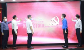 Các đồng chí lãnh đạo chính thức bấm nút phát động cuộc thi