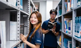 Nhiệt độ tăng cao, sinh viên Hà Nội tìm mọi cách đối phó với nắng nóng