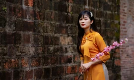 Thiếu nữ Hà thành xuống phố cùng sắc Xuân