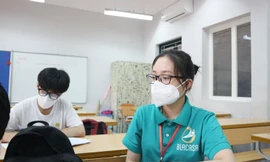 Những ‘áo xanh sư phạm’ tình nguyện đứng lớp