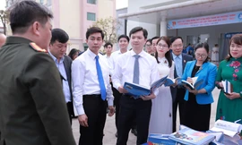 Triển lãm ‘Sinh viên Thái Nguyên với Biển đảo Tổ quốc’