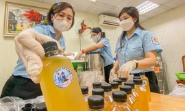 "Hà Nội nghĩa tình: Tấm lòng áo xanh - Ly nước gửi Anh"