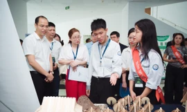 Học sinh THPT Hà Nội sáng tạo vì một hành tinh xanh