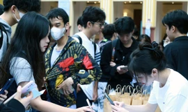 Hàng trăm sinh viên tìm hiểu về thông điệp 'sống Xanh'