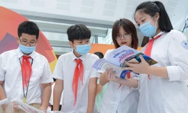 Trưng bày hàng nghìn đầu sách giáo khoa của Việt Nam và các nước