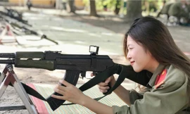 Những 'bóng hồng' xinh đẹp trong bộ quân phục