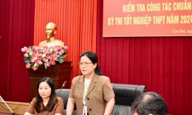 Thứ trưởng Bộ GD - ĐT Nguyễn Thị Kim Chi kiểm tra chuẩn bị thi tốt nghiệp THPT tại Yên Bái