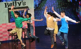 Đêm nhạc kịch đầy cảm xúc của học sinh THPT Chuyên Hà Nội – Amsterdam