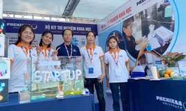 Crystella – Bộ kit thí nghiệm khoa học ‘made by sinh viên’ truyền cảm hứng học Hóa cho học sinh phổ thông