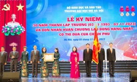 Trường ĐH Mở Hà Nội đón nhận Huân chương Lao động hạng Nhất