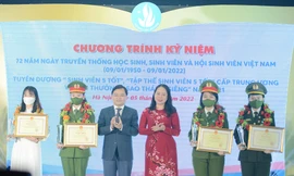 Tuyên dương hơn 300 ‘Sinh viên 5 tốt’ và ‘Sao Tháng Giêng’