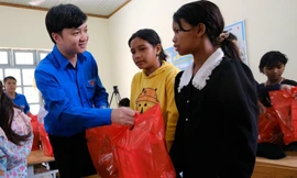 Bí thư T.Ư Đoàn Nguyễn Minh Triết thăm các đội hình tình nguyện 'Mùa Hè Xanh' tại Lâm Đồng