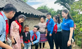Tuổi trẻ Thủ đô trao tặng 2 ngôi nhà Khăn quàng đỏ cho tỉnh Sơn La