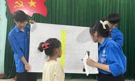 Sinh viên mở lớp quản lý tài chính cá nhân cho trẻ em Tuyên Quang