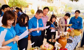 Người thầy 13 năm truyền lửa học tập cho học sinh ở Hoà Bình