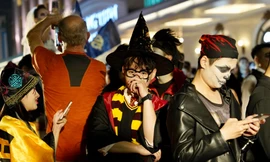 Giới trẻ biến hóa 'kinh dị' trong đêm Halloween