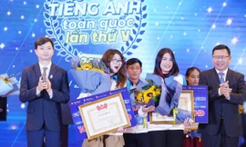 Hai nữ sinh Hà Nội giành giải Nhất Hội thi tiếng Anh toàn quốc 2023