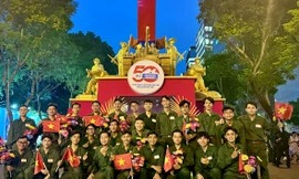 Sinh viên tiêu biểu hăng say tập luyện cho Lễ Kỷ niệm 50 năm Ngày Giải phóng miền Nam