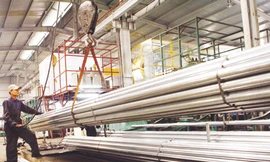 Sản xuất thép tại một doanh nghiệp cổ phần tại Hà Nội Ảnh: CTV