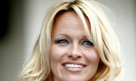 ‘Quả bom sex’ dọa tẩy chay Euro 2012