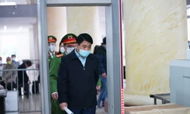 Ông Nguyễn Đức Chung đến tòa.