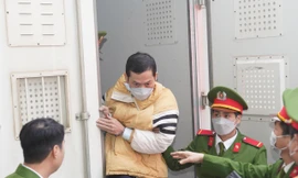 [CLIP] Dẫn giải dàn cựu lãnh đạo tỉnh Đồng Nai, Công ty AIC và loạt bị cáo tới toà