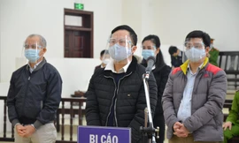 Cựu hiệu trưởng Dương Văn Hòa cùng nhóm đồng phạm.