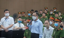 Bị truy hỏi, cựu Bí thư Trần Văn Nam quay sang nói với thuộc cấp 'phải dũng cảm, làm sai thì nhận'