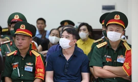 Luật sư tiết lộ cựu đại tá Biên phòng bị cáo buộc nhận hối lộ từng bị tạt a xít trả thù 