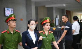 Cảnh sát dẫn giải nhóm cựu lãnh đạo Tập đoàn FLC, HOSE đến tòa phúc thẩm