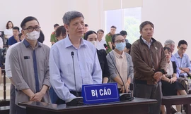 Cựu Bộ trưởng Y tế Nguyễn Thanh Long được giảm 1 năm tù 