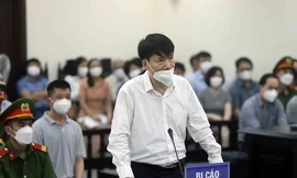 Cựu thứ trưởng Bộ Y tế Trương Quốc Cường bị phê phán về thái độ khai báo tại tòa 