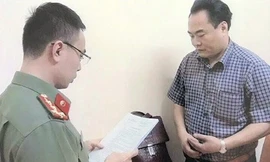 Cựu chủ tịch trung tâm hỗ trợ người nghèo lừa hơn 1.000 người nghèo sắp hầu tòa