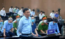 Đồng phạm tiếp tục 'lật tẩy' vai trò của chủ cũ Vũ trường New Century trong vụ thâu tóm 'đất vàng' 