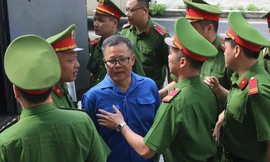 Chủ tịch Công ty Thái Dương và cựu Thứ trưởng Bộ TN&MT hầu tòa vụ buôn lậu đất hiếm sang Trung Quốc