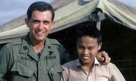 Bác sĩ Mỹ mang 'khúc xương tay' về VN thế nào?