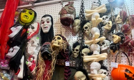 Những món đồ trang trí Halloween nhìn thấy đã 'khóc thét'