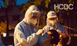 Xuyên đêm lấy 103.000 mẫu xét nghiệm COVID-19 tại quận Bình Tân